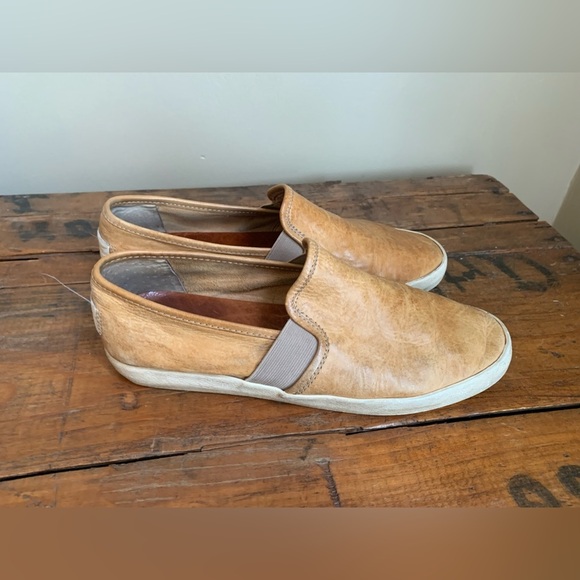 Frye leather loafers 
Slip ons - Picture 4 of 16